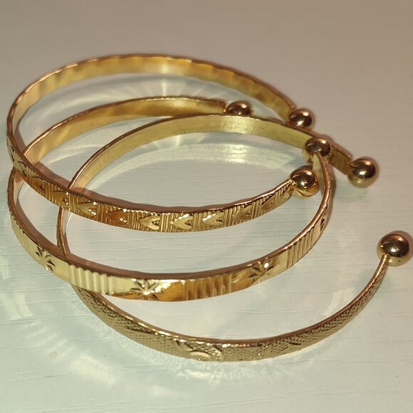Set 3 Cuff Bracelets Gold Adjustable Size Hearts Starts Vintage 70s Style - Picture 1 of 6